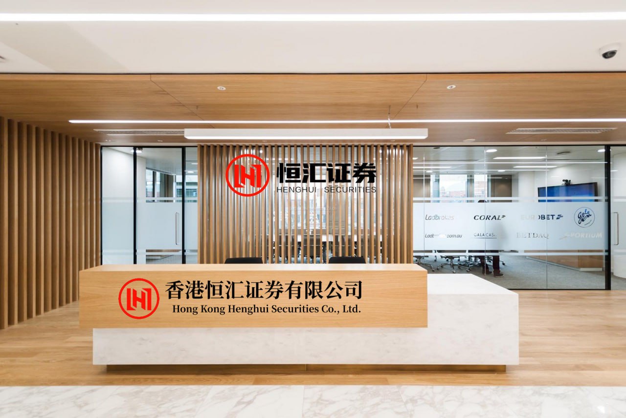 忠琦配资 碎瓷片被造假成“乾隆御瓶”拍了3900万，买主拒绝交割被“货主”提起仲裁
